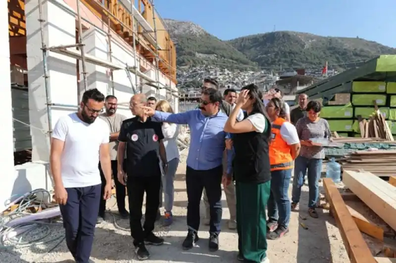 Hatay Valisi Mustafa Masatlı Yapımı Süren Ayakkabıcılar Çarşısı'nı Inceledi