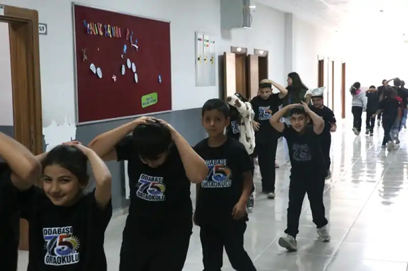 Hatay'daki Okullarda Tahliye Tatbikatı Yapıldı