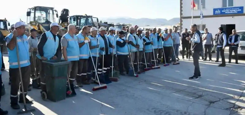 Temizlik Işleri Müdürlüğü Ekipleri, Hafta Sonu Sahadaydı