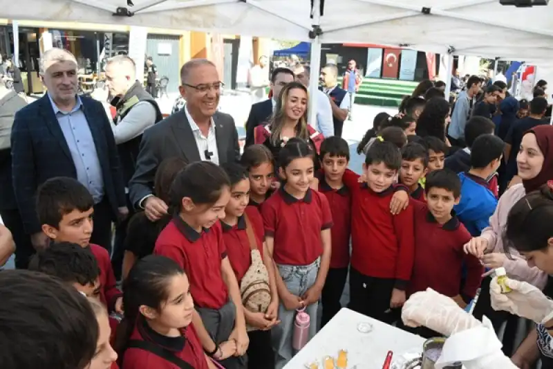 Başkan Yapar, TÜBİTAK 4007 Bilim Şenliği’nde çocuklar Ve Gençlerle Bir Araya Geldi