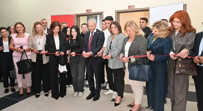 KAİSDER'in Desteğiyle Hatay Mustafa Kemal Üniversitesine 4 Dil Laboratuvarı Kuruldu
