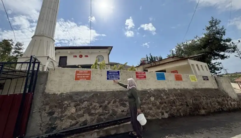 Camiye özlü Sözler Asan Imam çocuklar Için De Oyun Alanı Yaptı
