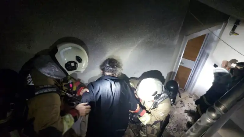 Hatay'da Elektrik Panosu Yangınında 2 Kişi Dumandan Etkilendi