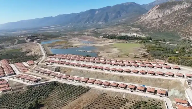 Amanosların Eteklerine 1865 Köy Evi Yapıldı