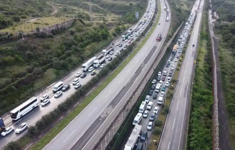Hatay'da Sağanak Nedeniyle Ev Ve Iş Yerlerini Su Bastı, Araçlar Yollarda Mahsur Kaldı