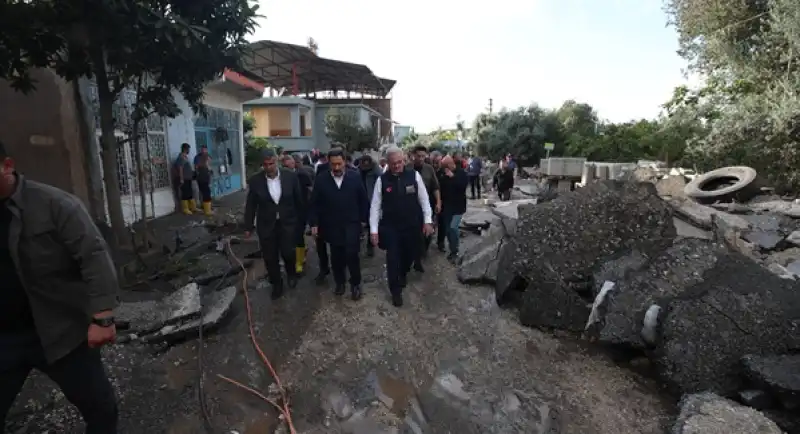 İçişleri Bakan Yardımcısı Karaloğlu, Hatay'da Sağanaktan Etkilenen Alanları Inceledi