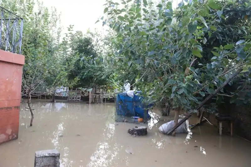 Hatay'da Sağanaktan Olumsuz Etkilenen Mahallelerde Hasar Tespit çalışması Yapılıyor