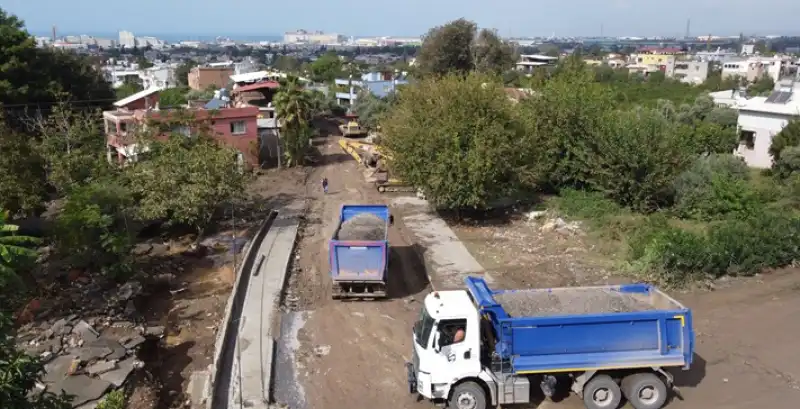 Hatay'da Sağanaktan Etkilenen Yerlerde Temizlik Ve Iyileştirme çalışmaları Sürüyor 