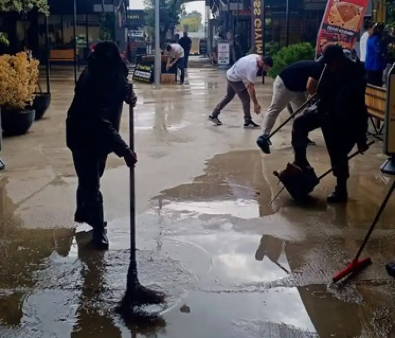 Temizlik Işleri Müdürlüğü Ekipleri, Yoğun Yağışlarda Sahadaydı