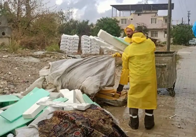 Temizlik Işleri Müdürlüğü Ekipleri, Yoğun Yağışlarda Sahadaydı