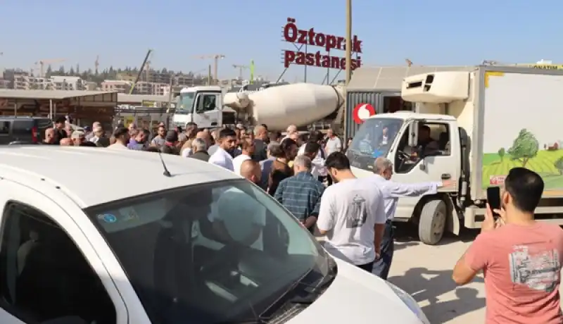 Esnaf İsyan Etti! Yolu Trafiğe Kapattı!