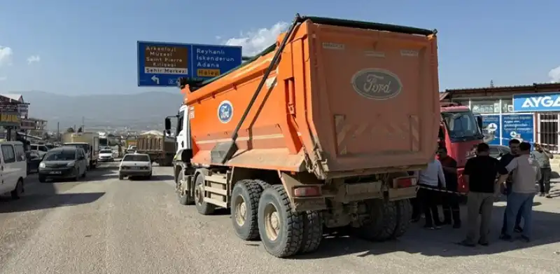 Hatay'da Kamyonun çarptığı Kişi Yaralandı