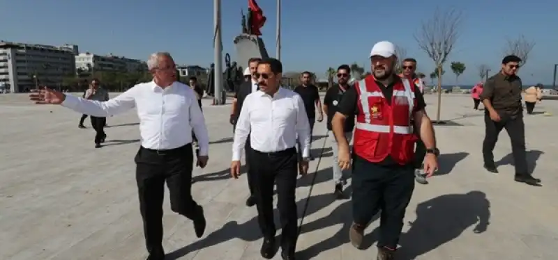 Depremlerden Etkilenen İskenderun Sahilinde Düzenleme Ve Yenileme Projesi Sürüyor