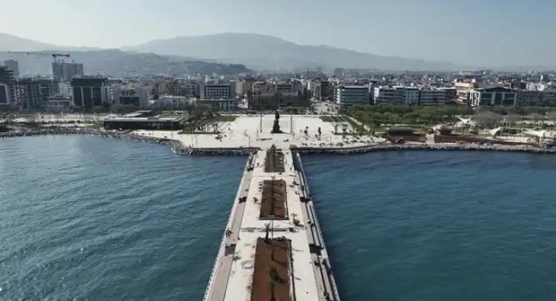 Depremlerden Etkilenen İskenderun Sahilinde Düzenleme Ve Yenileme Projesi Sürüyor