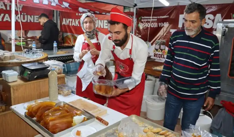 Zeytin Festivalinde Kömbe Kokusu Her Yeri Kapladı