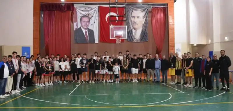 Yapar Basketbol Cumhuriyet Kupası Müsabakalarını Heyecanla Izledi