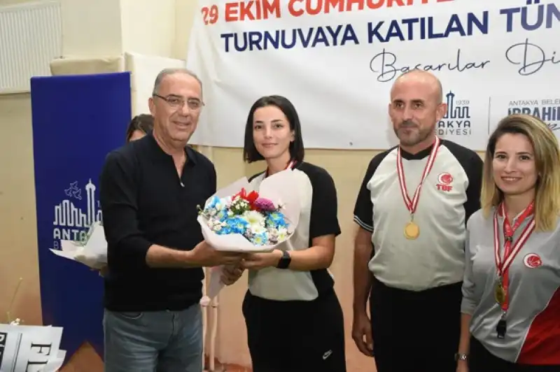 Yapar Basketbol Cumhuriyet Kupası Müsabakalarını Heyecanla Izledi