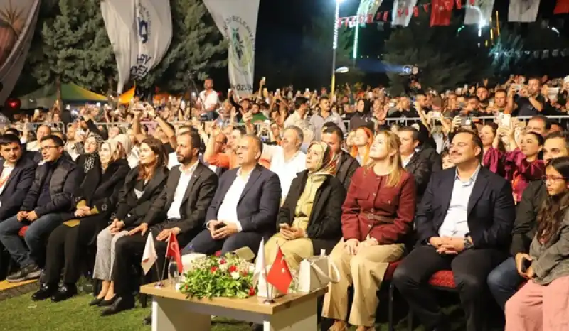 Hatay'da 9. Zeytin, Zeytinyağı Ve Gastronomi Festivali Konserlerle Tamamlandı