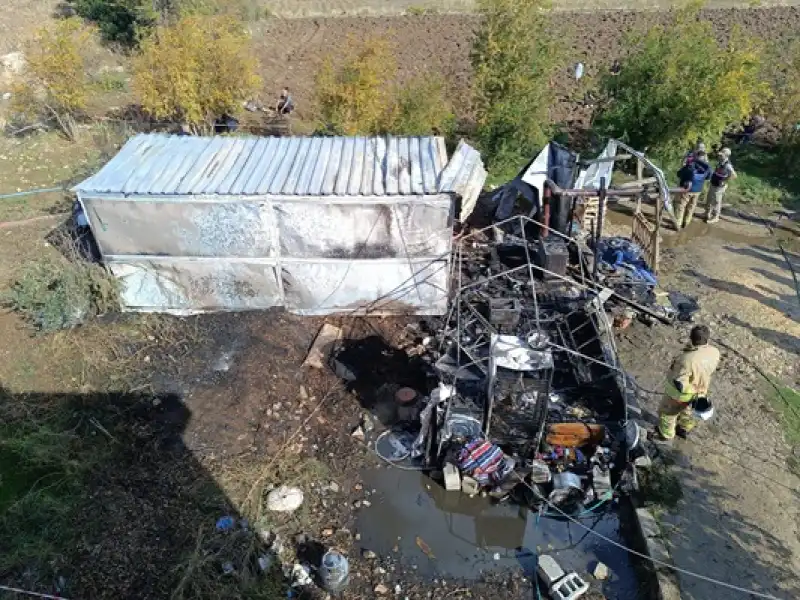 Hatay'da Konteynerde çıkan Yangında Bir Bebek öldü, Annesi Yaralandı