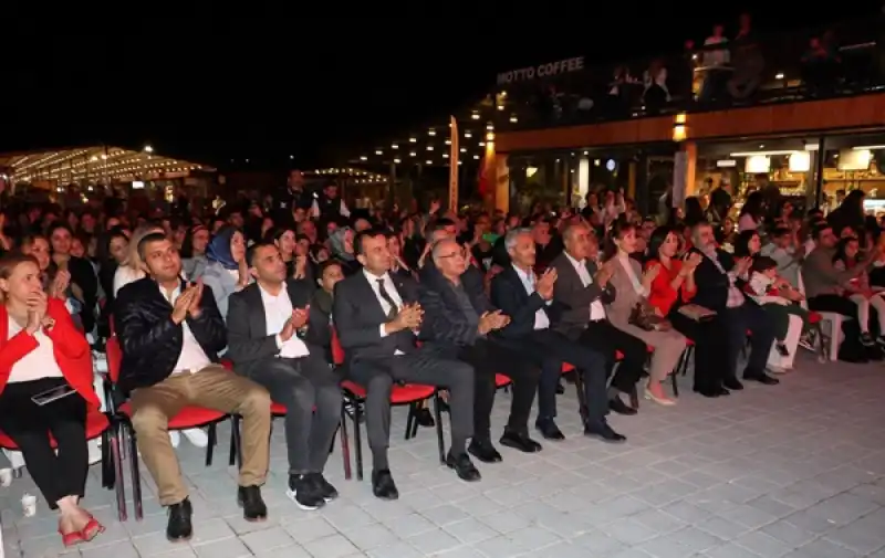 Selim Nevzat Şahin Anadolu Lisesi’nden Muhteşem “Cumhuriyet Konseri”