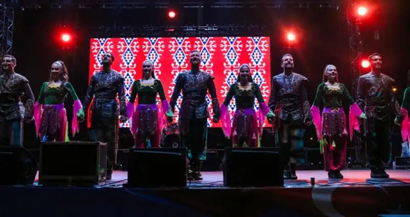 Hatay'da Anadolu Ateşi Dans Topluluğu Ve şarkıcı Oğuzhan Koç Sahne Aldı