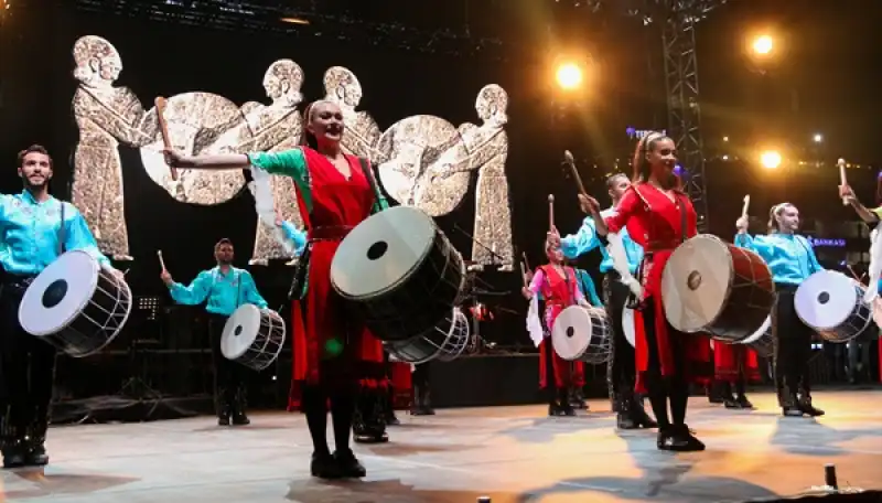 Hatay'da Anadolu Ateşi Dans Topluluğu Ve şarkıcı Oğuzhan Koç Sahne Aldı