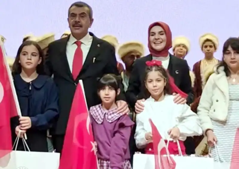 Defne'nin Gururu Asya Alyanak, Ankara'da Ödülünü Aldı 