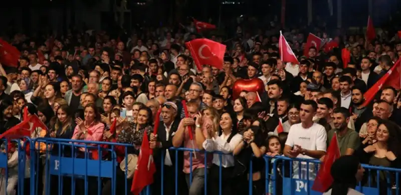 Medeniyetler Korosu’nun Cumhuriyet Konseri Mest Etti