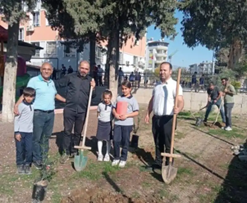 Defne’de Umut Dolu Etkinlik: öğrenciler Doğayla El Ele