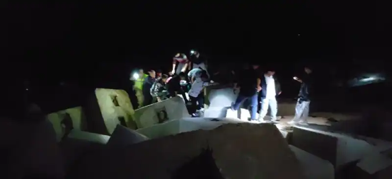 Hatay'da Denize Düşen Genç Kız Boğulma Tehlikesi Geçirdi