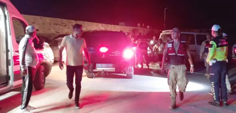 Hatay'da Denize Düşen Genç Kız Boğulma Tehlikesi Geçirdi