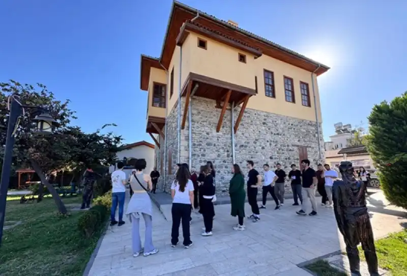 Hatay'da üniversite öğrencileri Mandalina Hasadına Katıldı