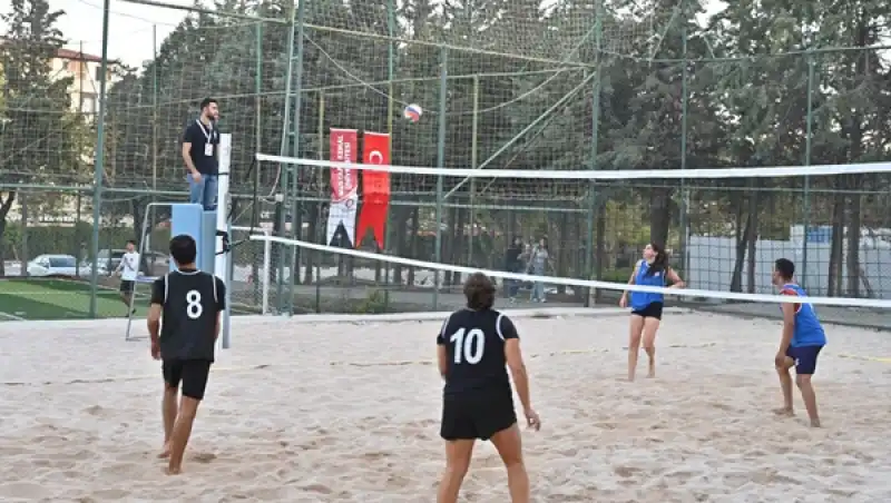 410 Sporcu 3 Branşta Yarıştı