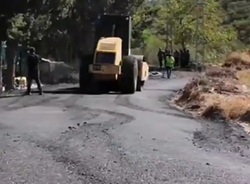 Fen Işleri Müdürlüğü Ekipleri Hafta Sonu Sahadaydı