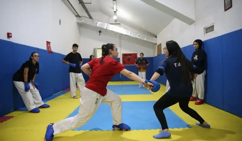 Milli Karateci Semra, Babası Ve Dedesinin Hayallerini Gerçekleştirmeye Odaklandı