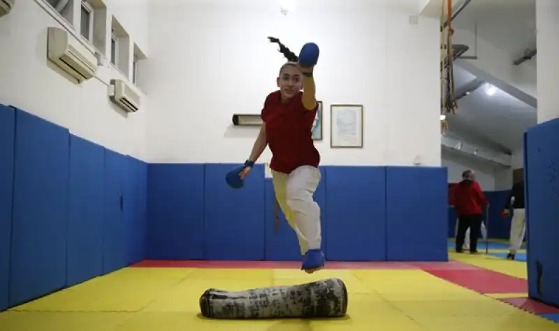 Milli Karateci Semra, Babası Ve Dedesinin Hayallerini Gerçekleştirmeye Odaklandı