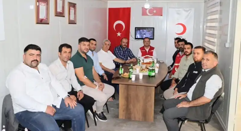 “İnsanı Yaşat Ki Devlet Yaşasın” Diyen Ülkücüler, Kızılay’a Kan Verdi