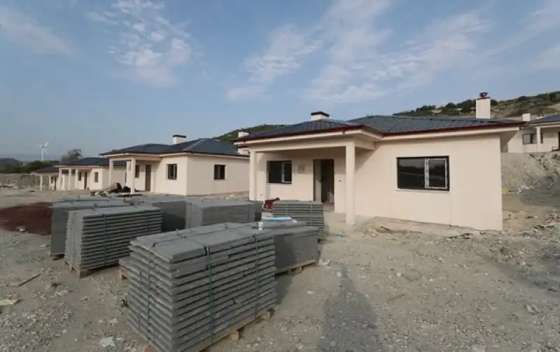 Hatay Yayladağı'nda Kırsal Deprem Konutlarının Yapımı Sürüyor