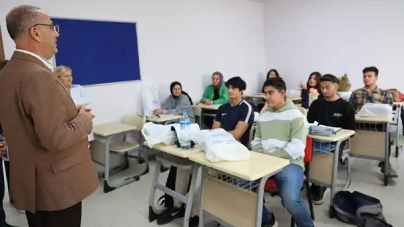 Başkan Yapar, Gençlik Akademisi’nde Gençlerle Bir Araya Geldi