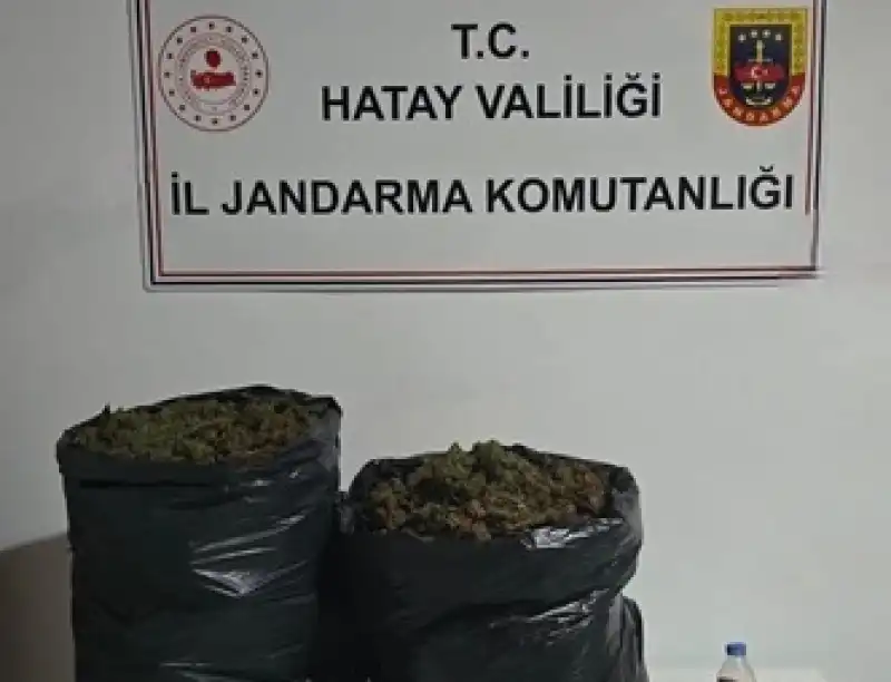Hatay'da Toprağa Gömülü 12 Kilo 250 Gram Uyuşturucu Ele Geçirildi