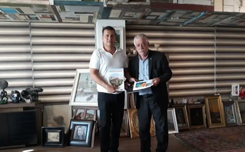 Kalaycıoğlu Ile Kara Arasında Anlamlı Kitap Değişimi