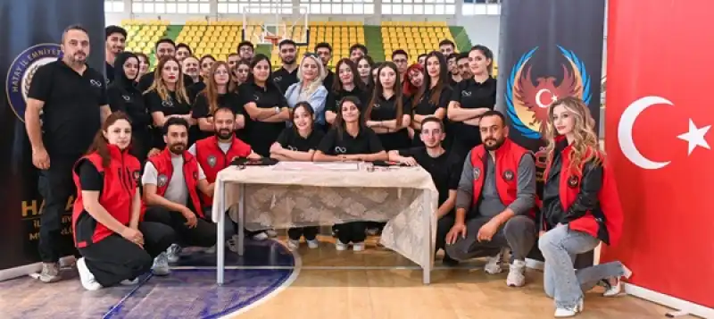 HMKÜ'de 10 Kasım Atatürk'ü Anma Programı Kapsamında Mozaik Çalışması Ve Zeybek Gösterisi Gerçekleştirildi