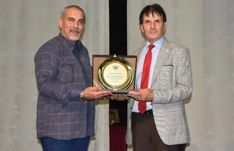 Mesleki Onura Büyük Taç: Hüseyin Zorkun’a Yılın Başarılı Gazetecisi Ödülü!