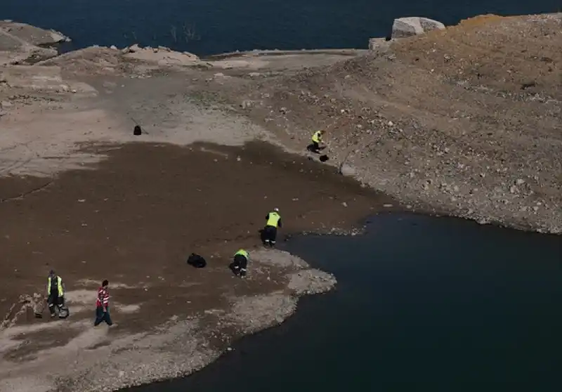 Yayladağı Barajında Temizlik Çalışması
