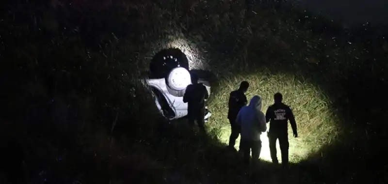 Hatay'da Düzensiz Göçmenleri Taşıyan Otomobilin Nehre Devrilmesi Sonucu 9 Kişi Yaralandı