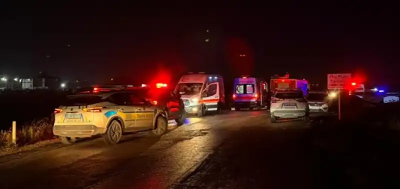 Hatay'da Düzensiz Göçmenleri Taşıyan Otomobilin Nehre Devrilmesi Sonucu 9 Kişi Yaralandı