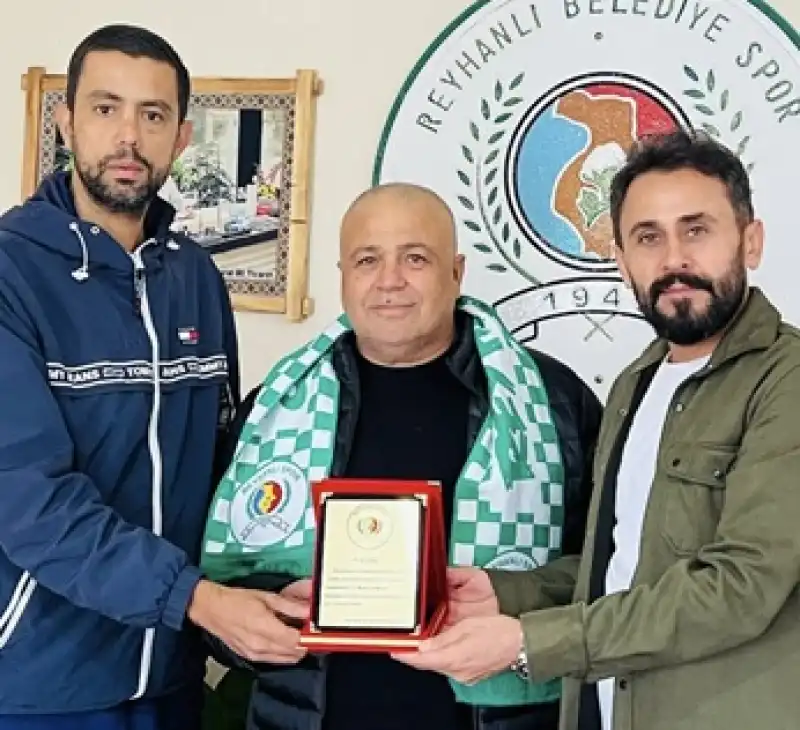 Reyhanlıspor’dan İş İnsanı Ali Zobu’ya Teşekkür Plaketi