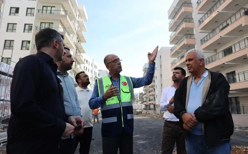 Antakya Belediye Başkanı Yapar, Inşası Süren Deprem Konutlarını Inceledi