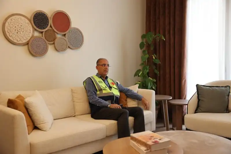 Antakya Belediye Başkanı Yapar, Inşası Süren Deprem Konutlarını Inceledi