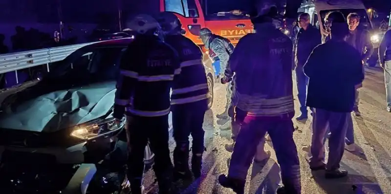 Hatay'da Iki Otomobilin çarpıştığı Kazada 4 Kişi Yaralandı